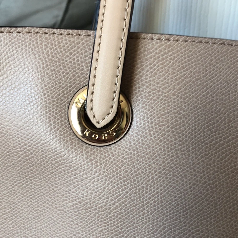 Medium Size Michael Kors Tote - Tan - Picture 3 of 14